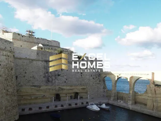 a large building with a large clock on it