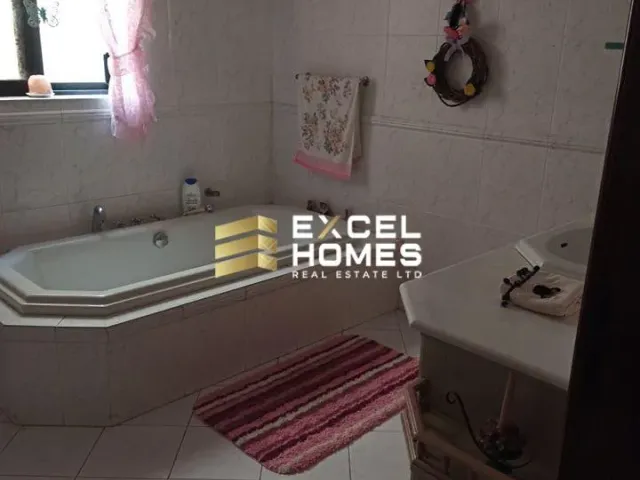 a bathroom with a toilet, sink, and bathtub 