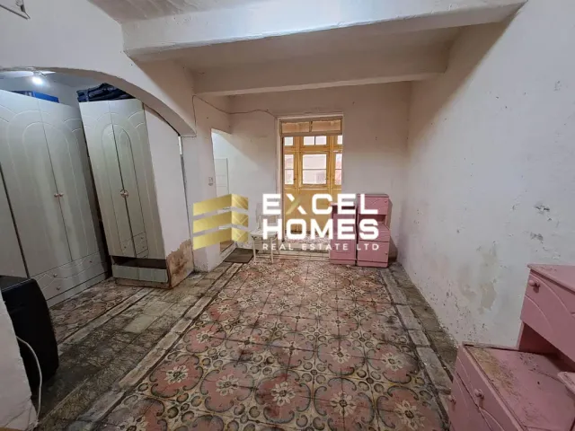 a room with a rug and a floor with a rug