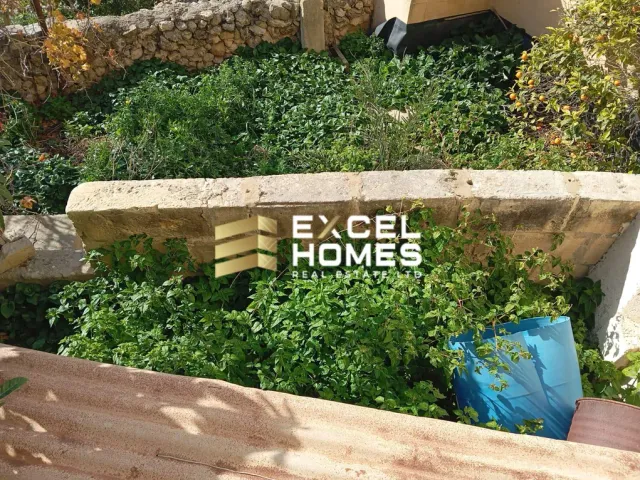 a sign that says "no trespassing" on it