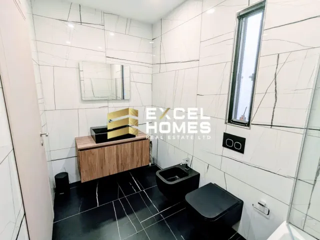 a bathroom with a sink, toilet and a mirror 