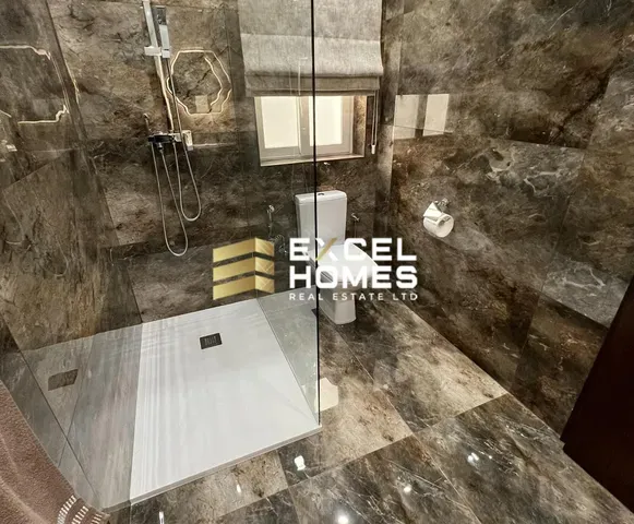 a bathroom with a sink, toilet and bathtub