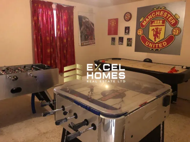 a room with a table and a table top