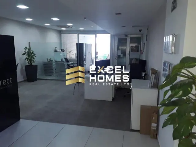 Нерухомість у Paola