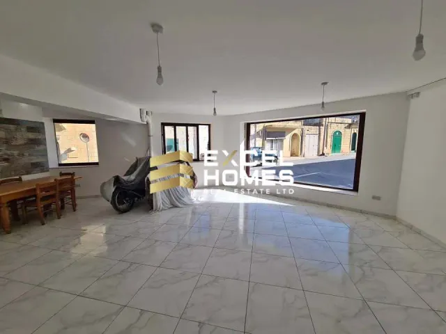 Commercial in Sannat