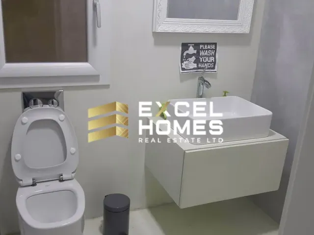 Commercial in San Ġwann