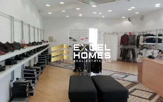 Нерухомість у Paola