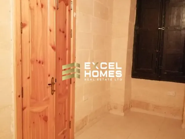 Commercial in Valletta